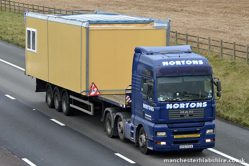Modular unit carried on an articulated HIAB outfit