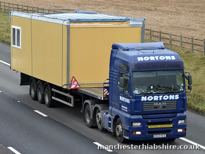 Modular unit carried on an articulated HIAB outfit